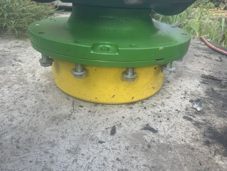 Запчастини на трактор Джон Дир John deere 8335 R