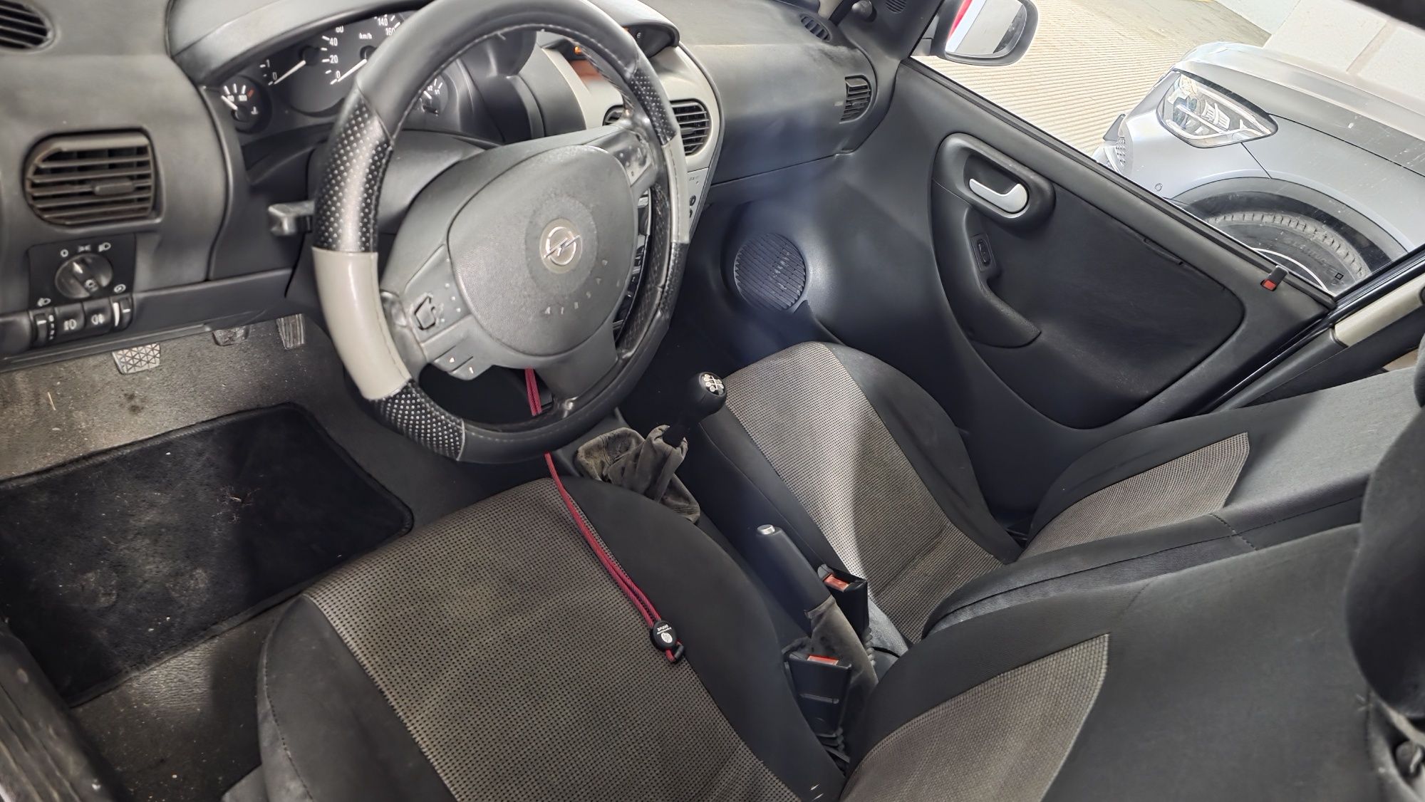 Opel corsa 1.2 16 v