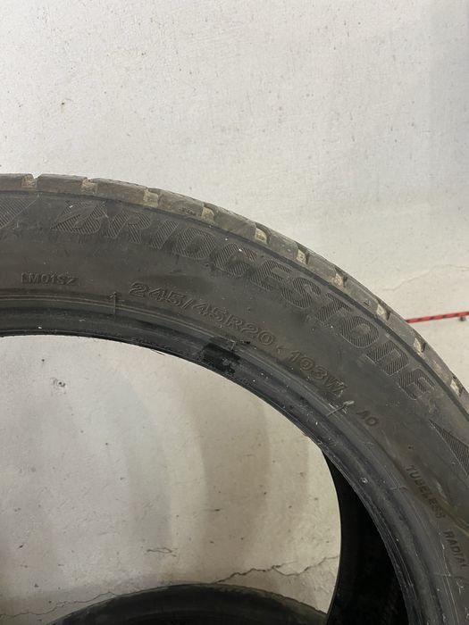Bridgestone blizak 245/45/20