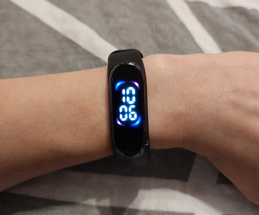 Zegarek elektroniczny Prezent Święta Różne kolory + gratis