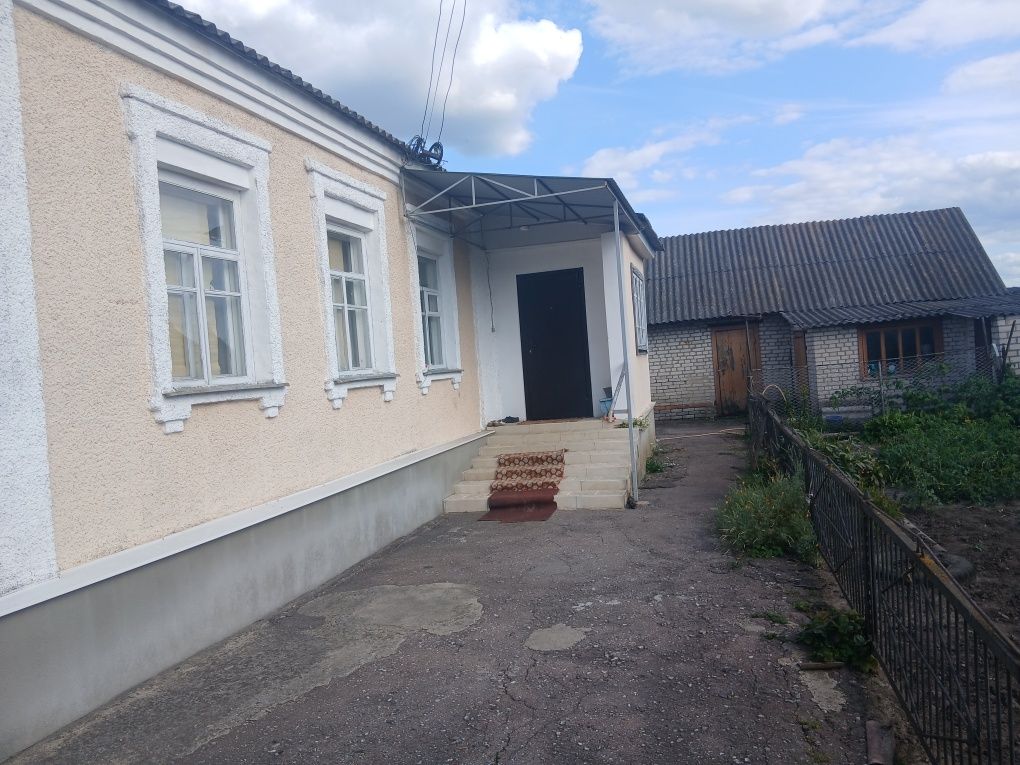 Продається будинок у м. Глухів, площею 89 м² з літньою кухнею