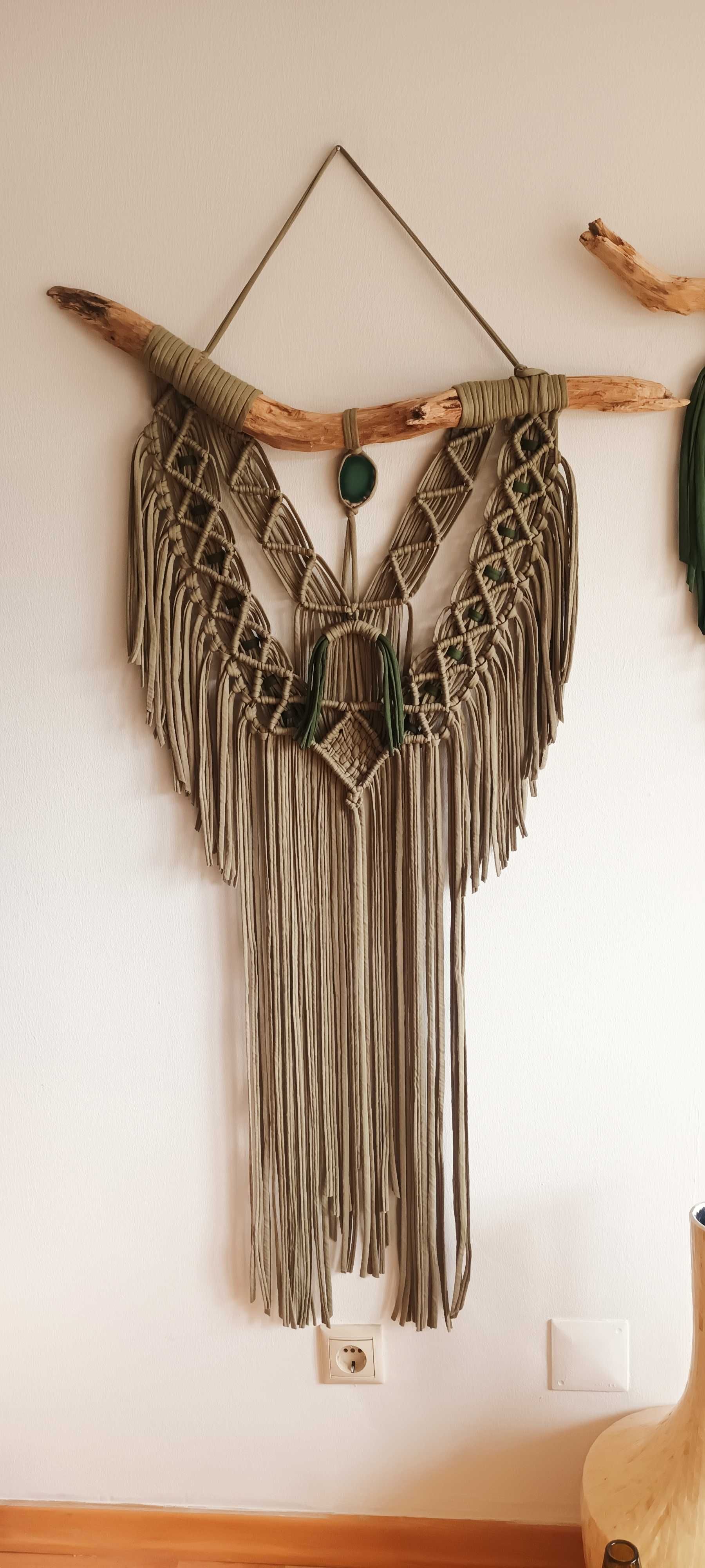 Macramé novo em tons de verde com cristal