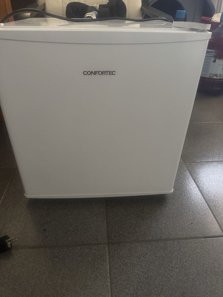 Frigobar branco pouco usado
