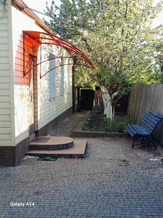 Будинок в самому центрі селища Рокитне Київської області