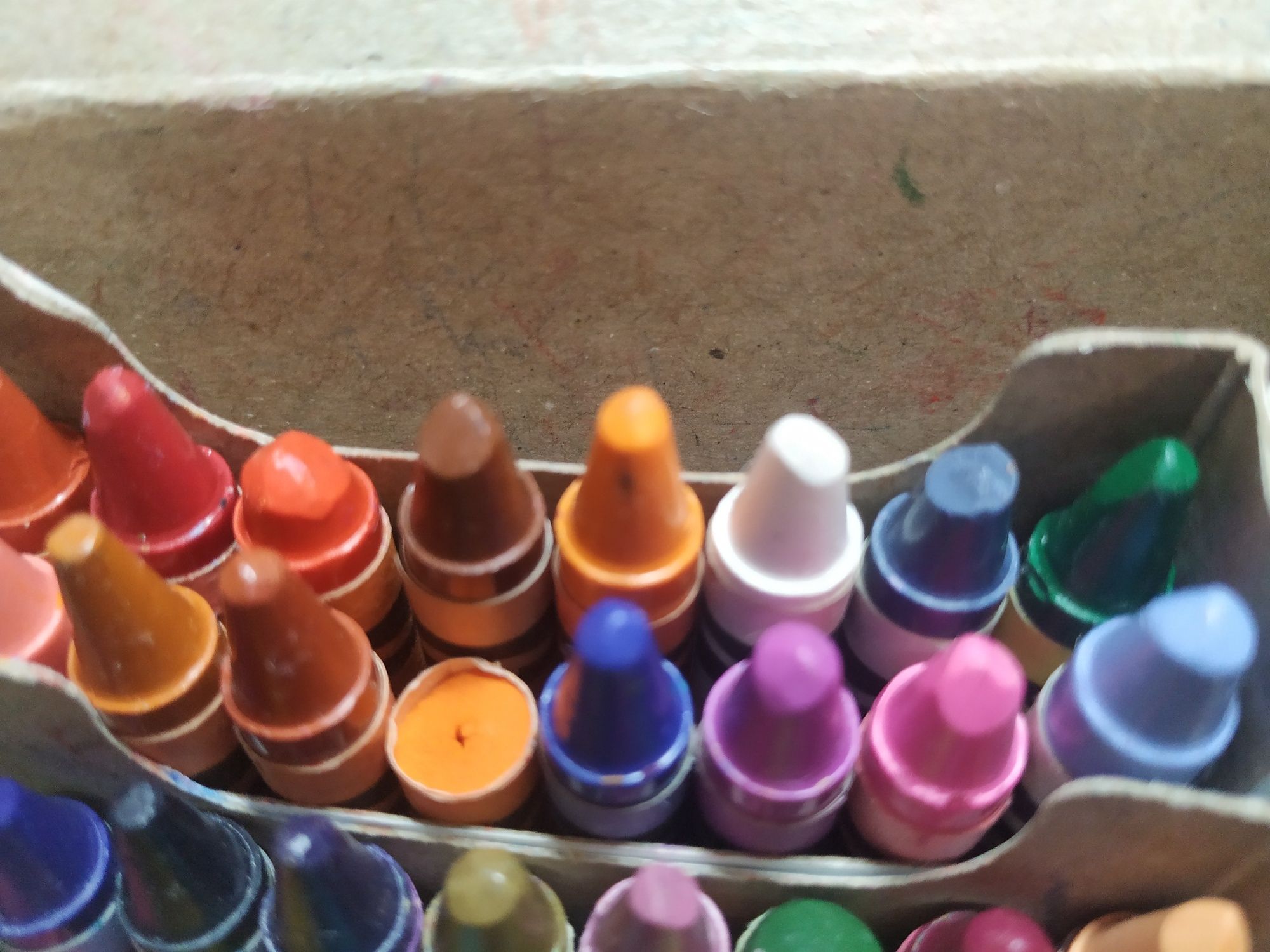 Оригінальні кольорові олівці Crayola