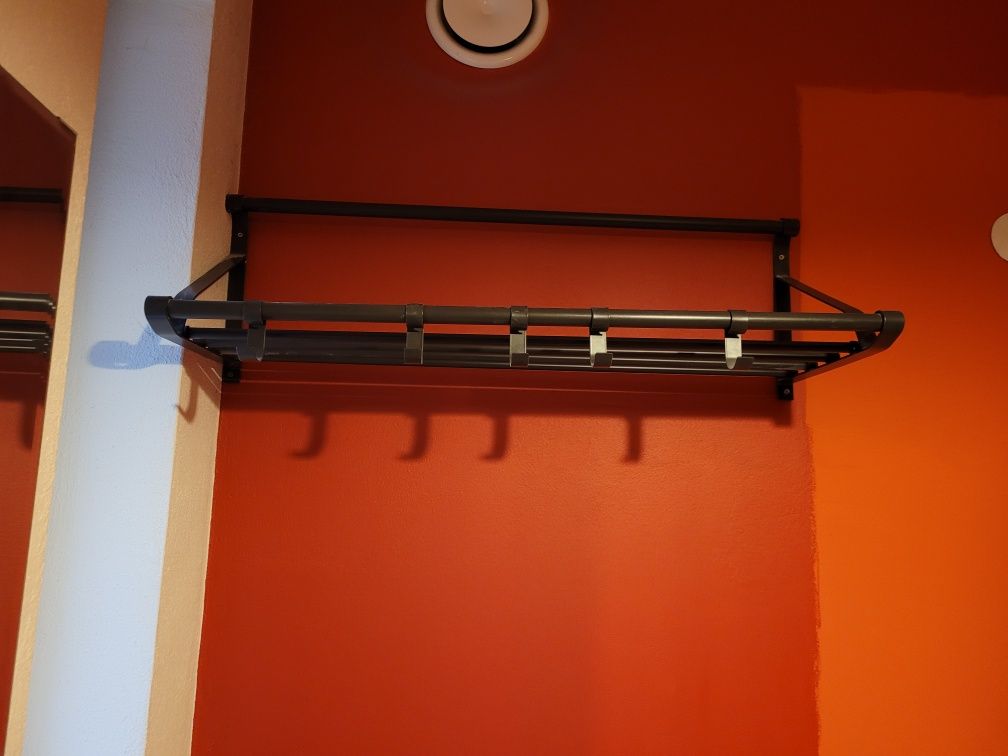Wieszak na kurtki, Metalowy wieszak ikea