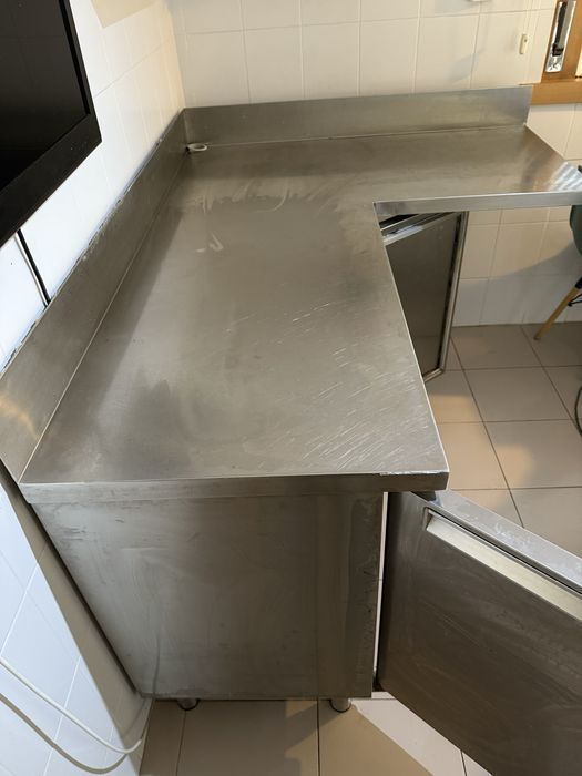 Bancada refrigerada 2 portas e tampo de inox