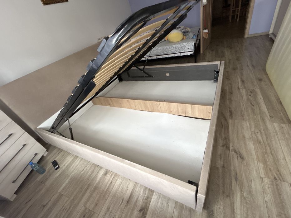 Łózko tapicerowane