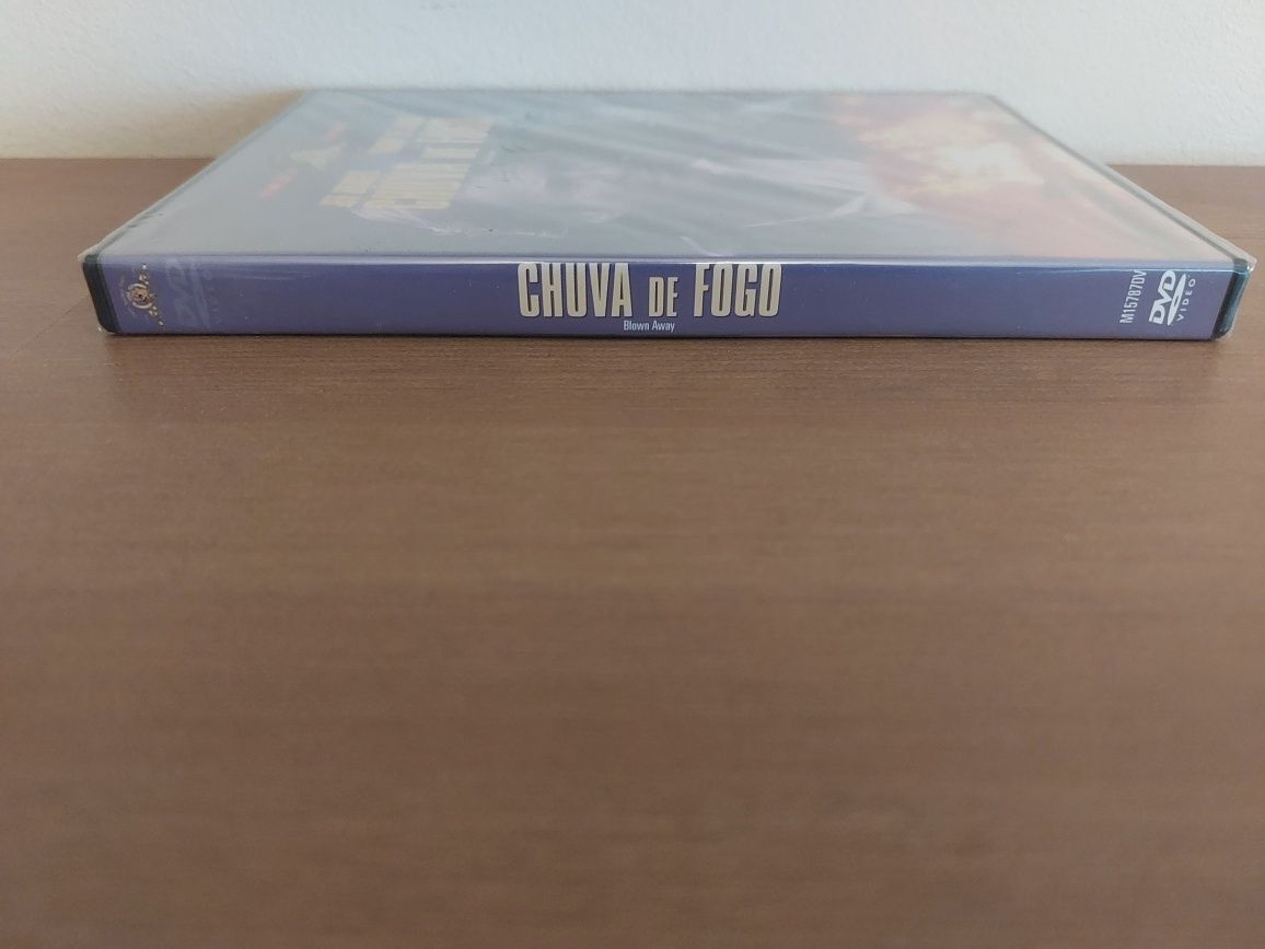 DVD NOVO e SELADO - " Chuva de Fogo " (1994)