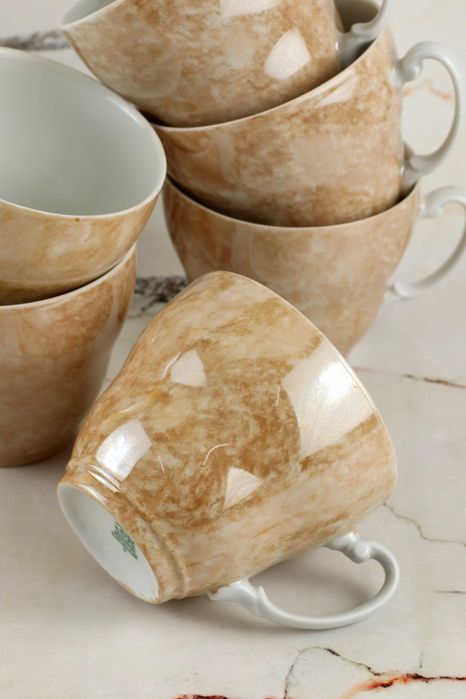 Porcelanowa filiżanka w kolorze jasnego brązu Włocławek porcelana prl