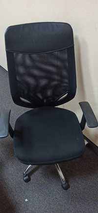 Fotel biurowy czarny obrotowy