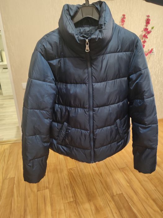 Продам женскую куртку
