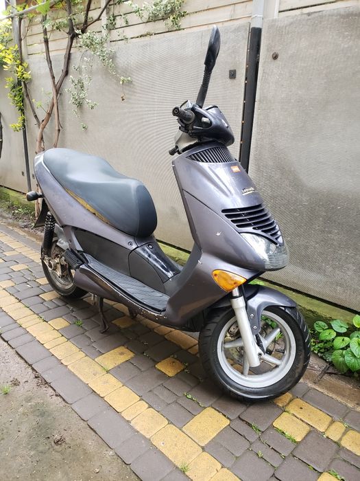 Скутер Aprilia Leonardo 125