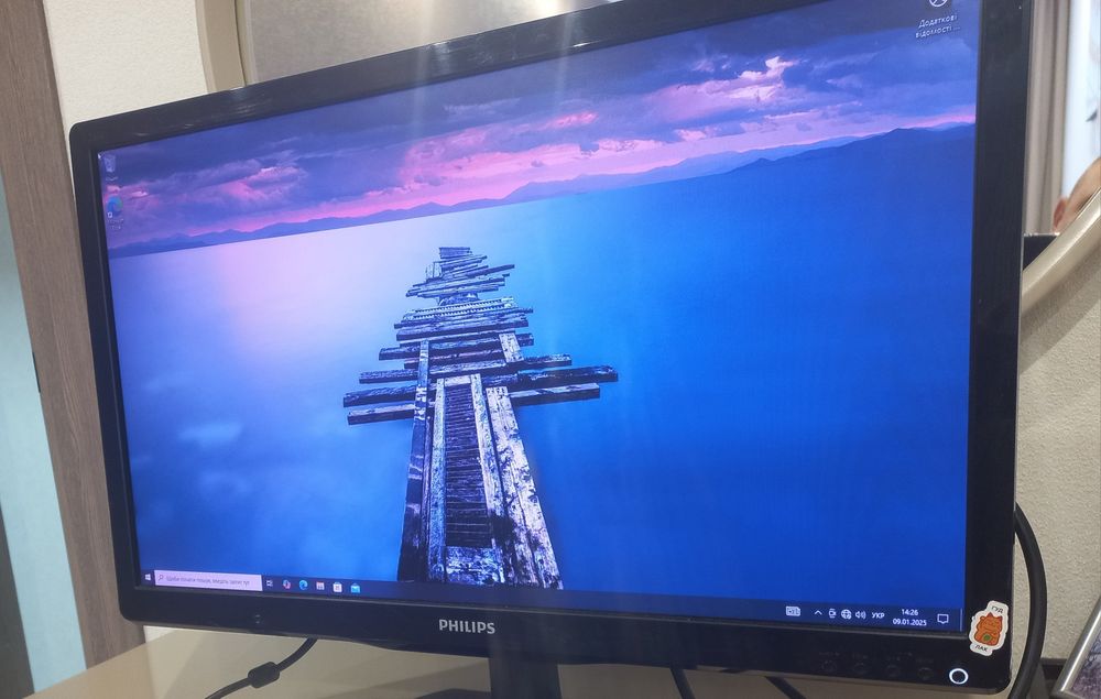 Комп'ютер в гарному стані + веб-камера+блютуз адаптер.