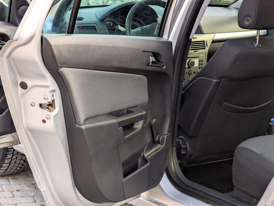 Опель астра h.