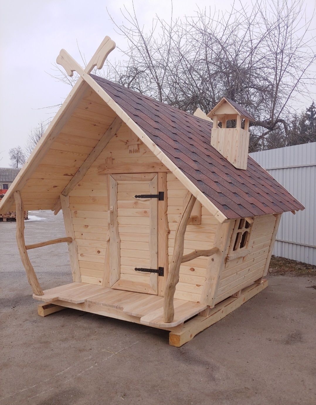 Дитячий деревяний будинок