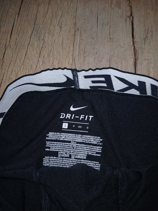 Czarne krótkie getry termo Nike S nowe