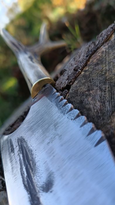 Nóż ręcznie kuty stal wysokowęglowa  militaria róg Bowie