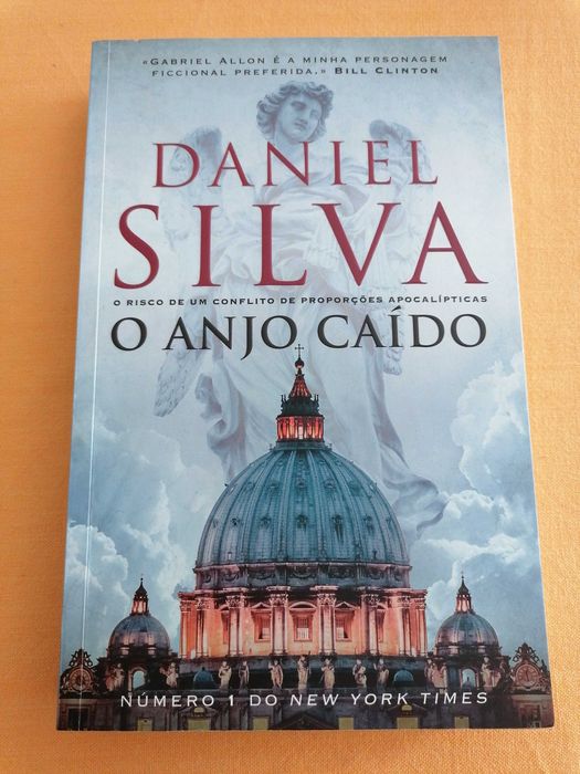 Livro "O Anjo Caído", de Daniel Silva, como novo