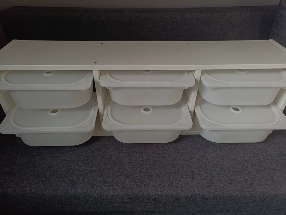 Ikea Trofast szafka ścienna plus Ikea Lack dwa stoliki