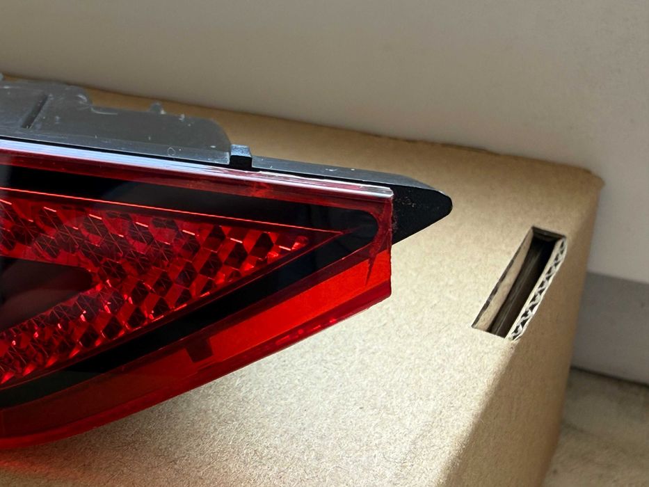 Катафот ліхтар заднього бампера Audi Q8 лівий