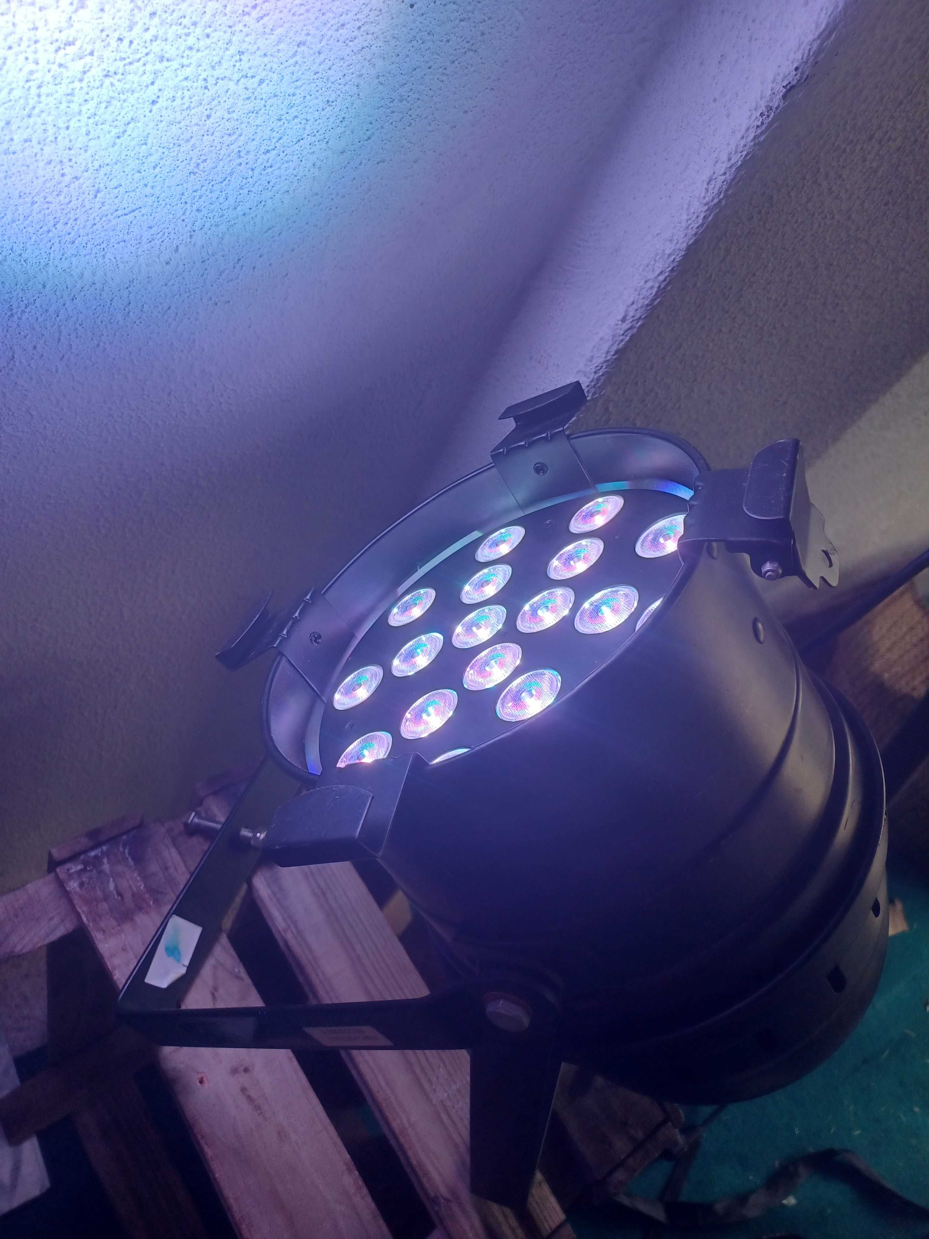 Par 64 Cameo (Adam Hall) 18 Leds x 3 W RGB  ref.CLP64TRI3WBS