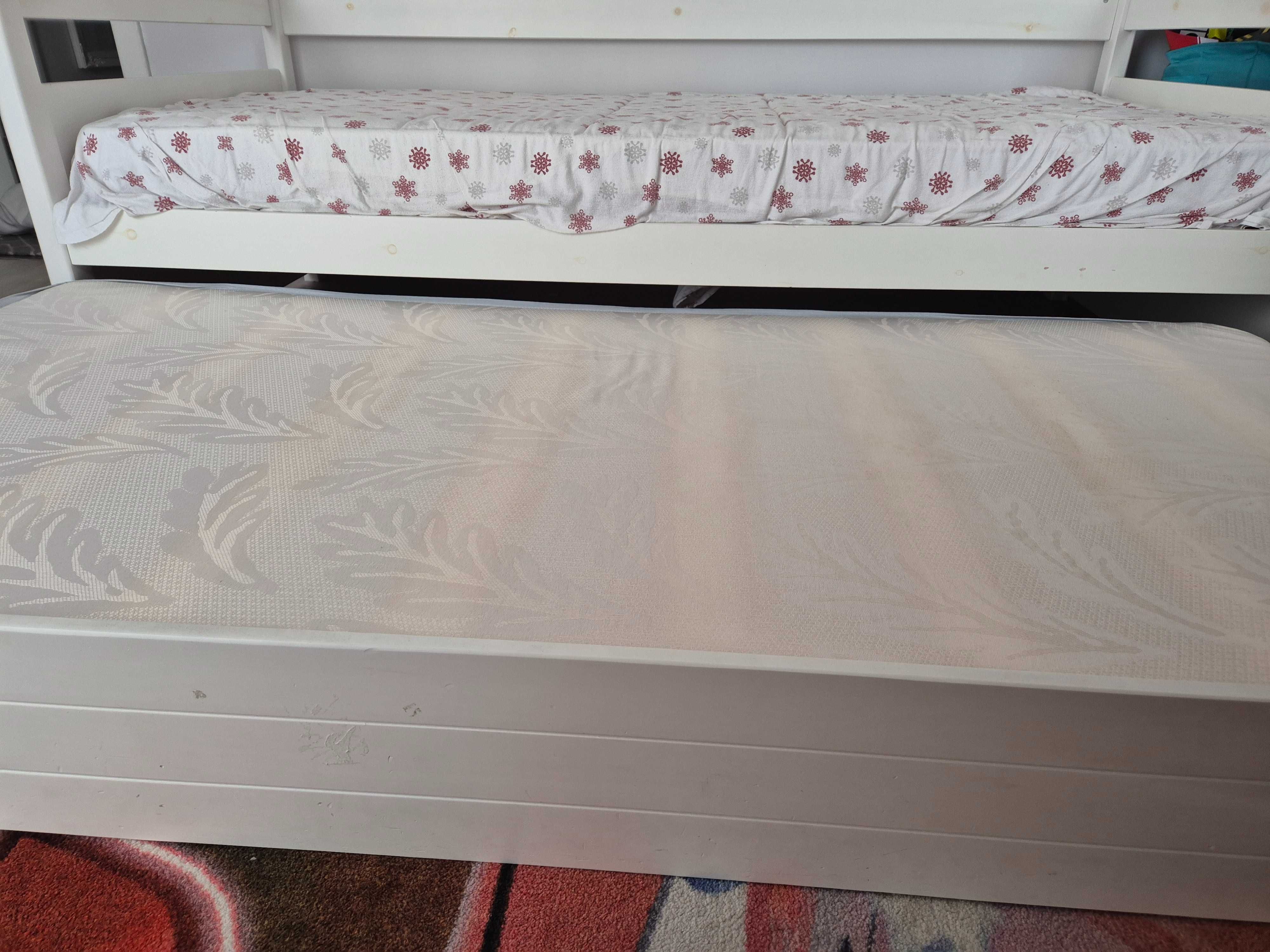 Cama extensível com 2 colchões novos .