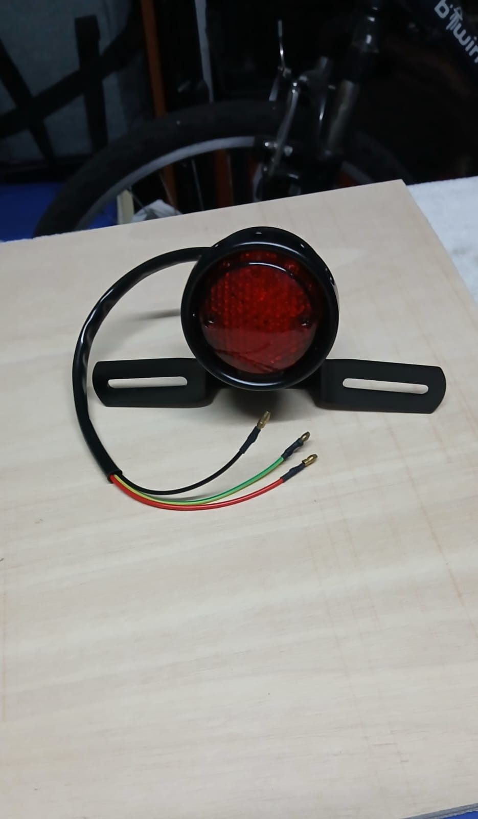 Farolim, farol traseiro para mota, café racer, scrambler, brat style.