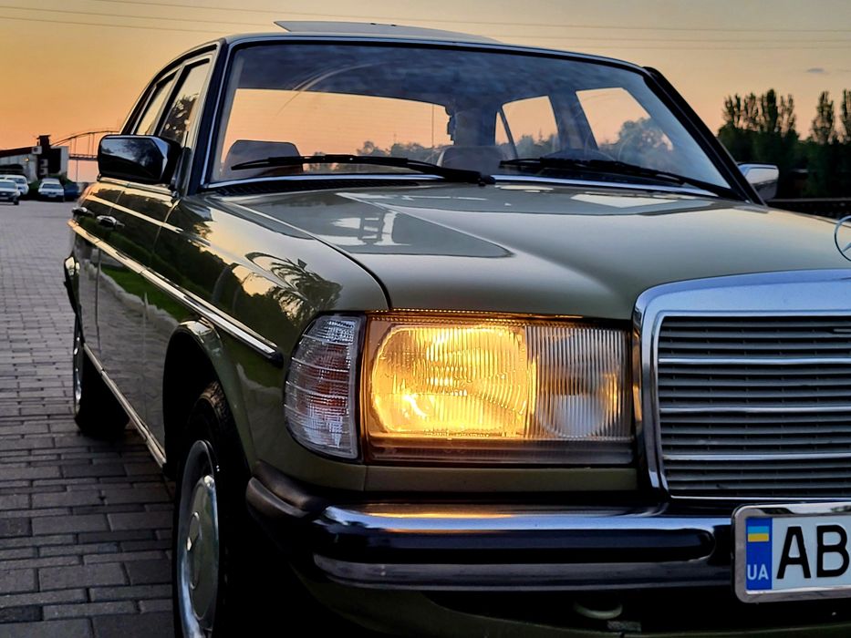 Mercedes. 123  Muzeum Old Cars Cypress Green