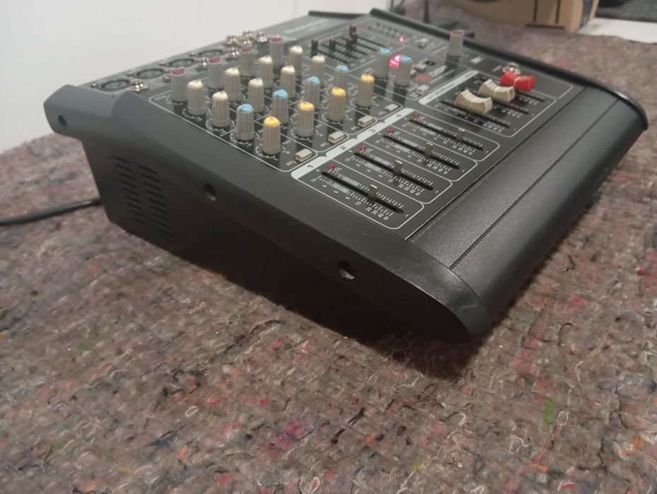 Mesa de som amplificada Thornton Mk40