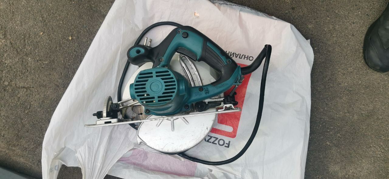 Пила дисків Makita HS7601