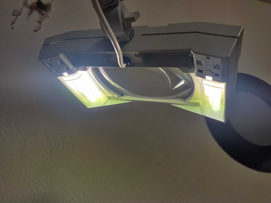 Lampa biurkowa Luxo Wave Plus 2 x 7 W z lupą x5 dioptrii