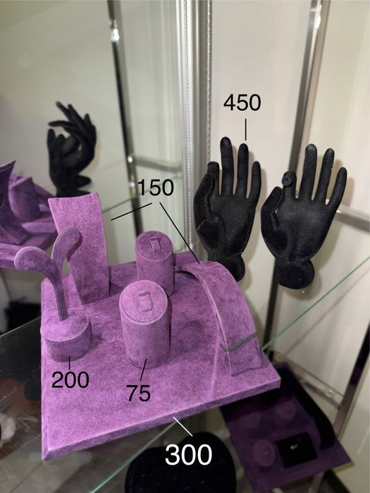 Манекени, підставки для прикрас