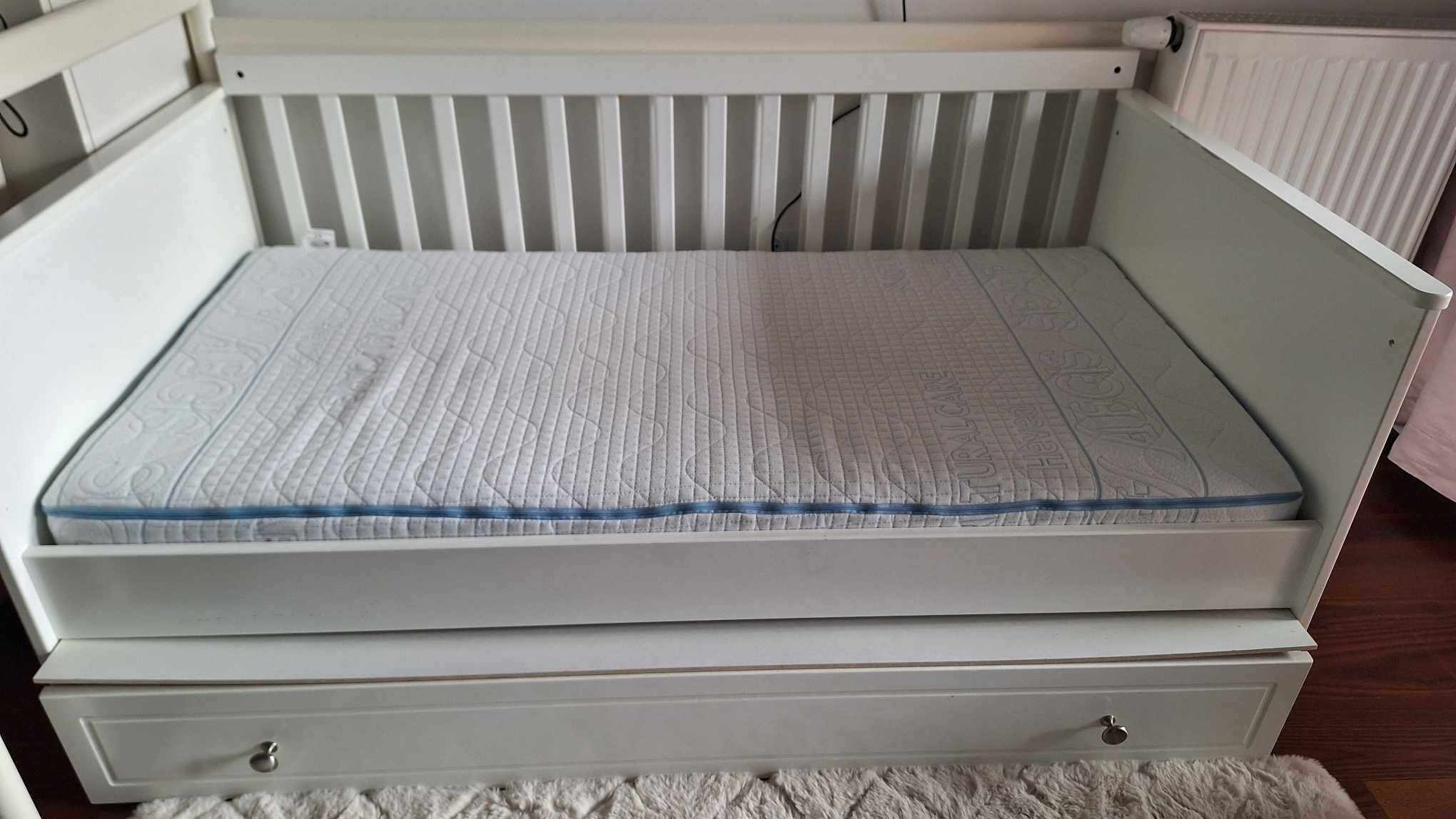 Łóżeczko Bellamy Marylou 140x70 z materacem. Promocyjna cena -25%