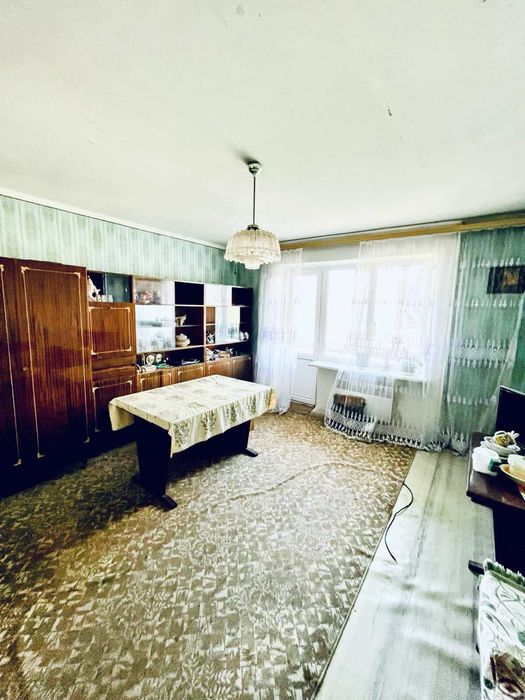 Продам 3-и кімнатну квартиру мікрорайон Шкільний.