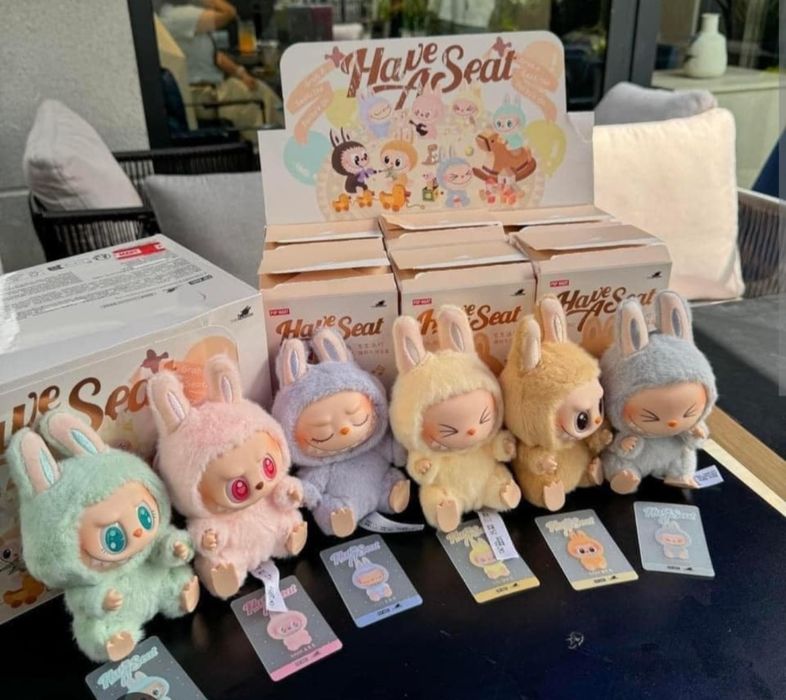 М'яка іграшка-брелок Labubu Лабубу Монстрики 1,2 сезон, в одязі