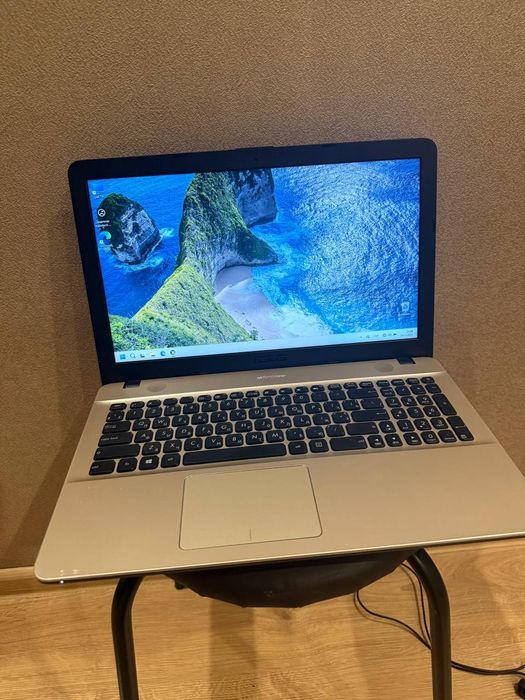 Ноутбук ASUS X541S, Стан ідеал! Батарея тримає!