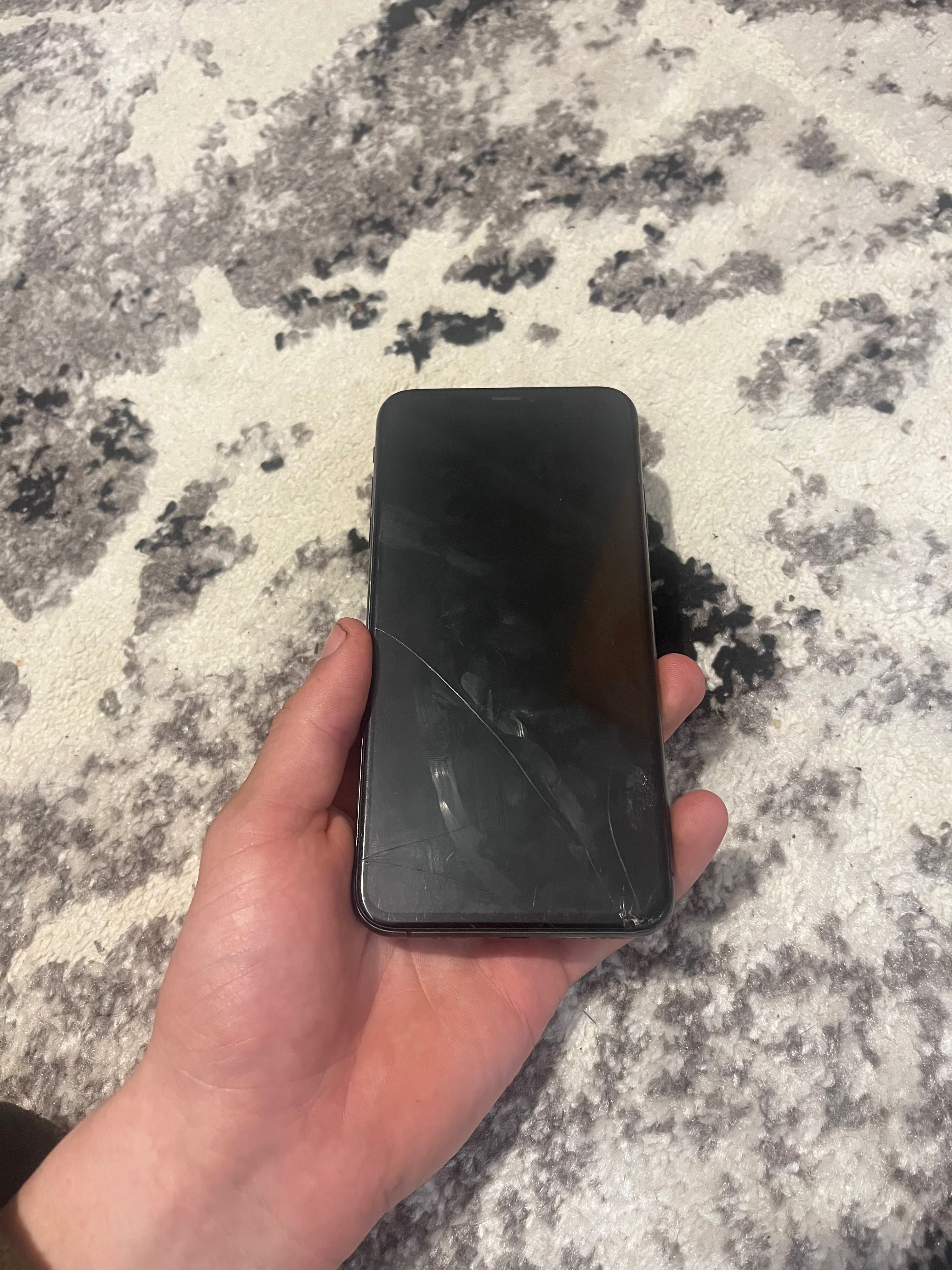 Продам iPhone XS Max