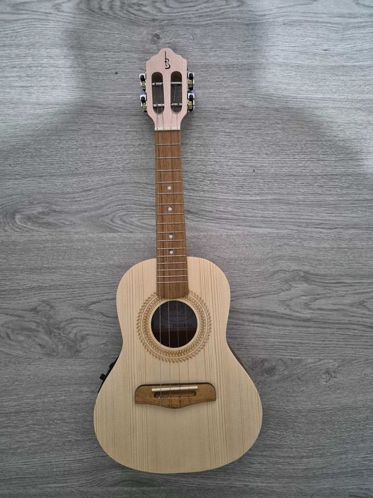 Cavaquinho APC BR110 amplificado