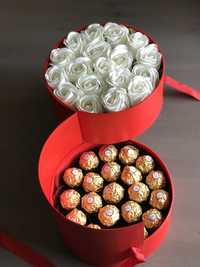Flower box z różami i Ferrero prezent na Dzień Kobiet