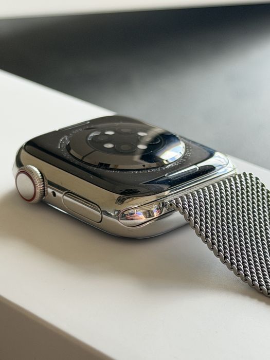 Apple Watch 8 41mm stalowy (stainless steel) GPS + cellular eSIM