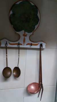 Concha e garfo /em cobre e 2  mini conchas decoradas .