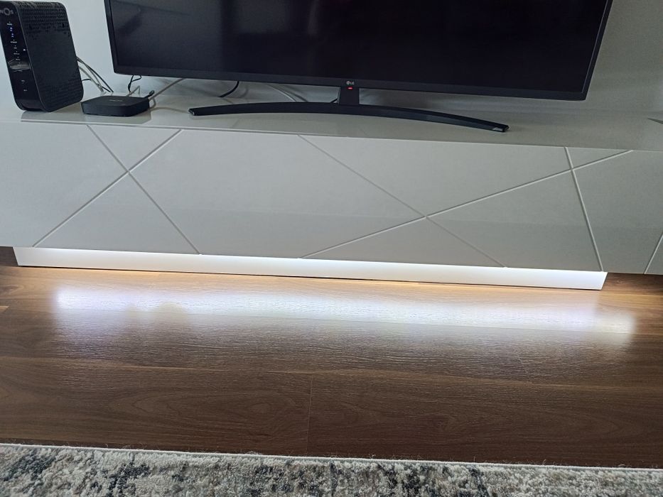 Móvel sala de estar com suporte para TV