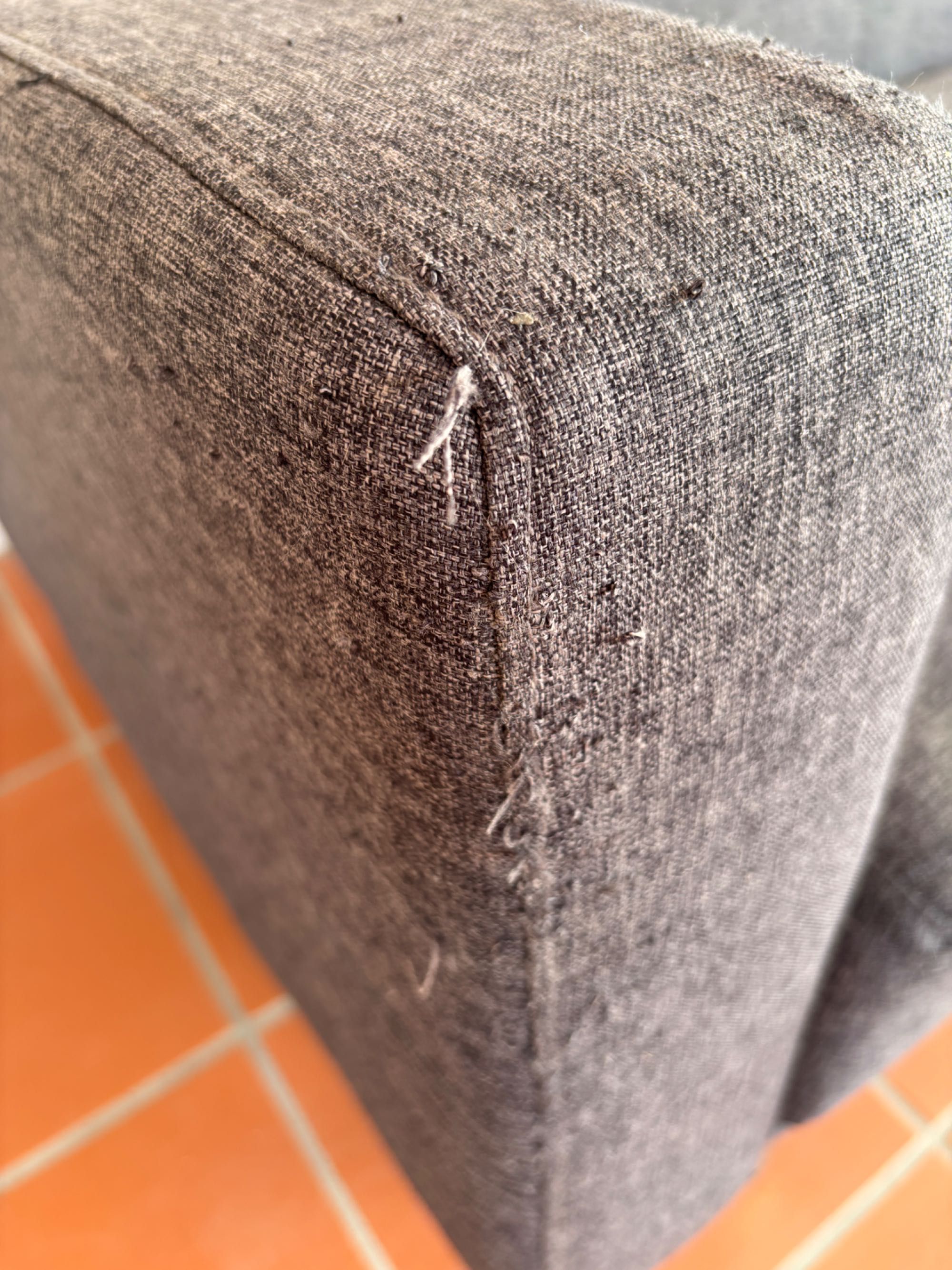 Sofa cama cinzento em segunda mão mas em bom estado
