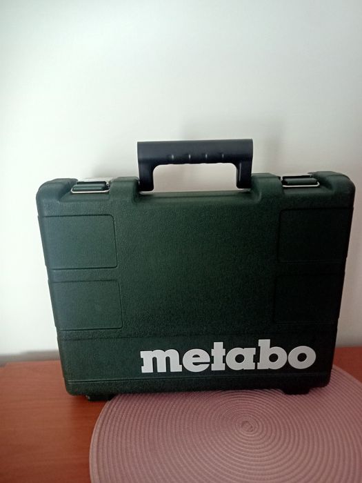Wkrętarka METABO walizka , dwa Aku, ładowarka zestaw bitów nowa wysylk