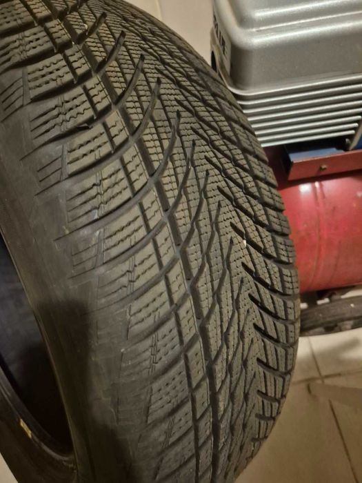 Зимові шини 235/55 r17