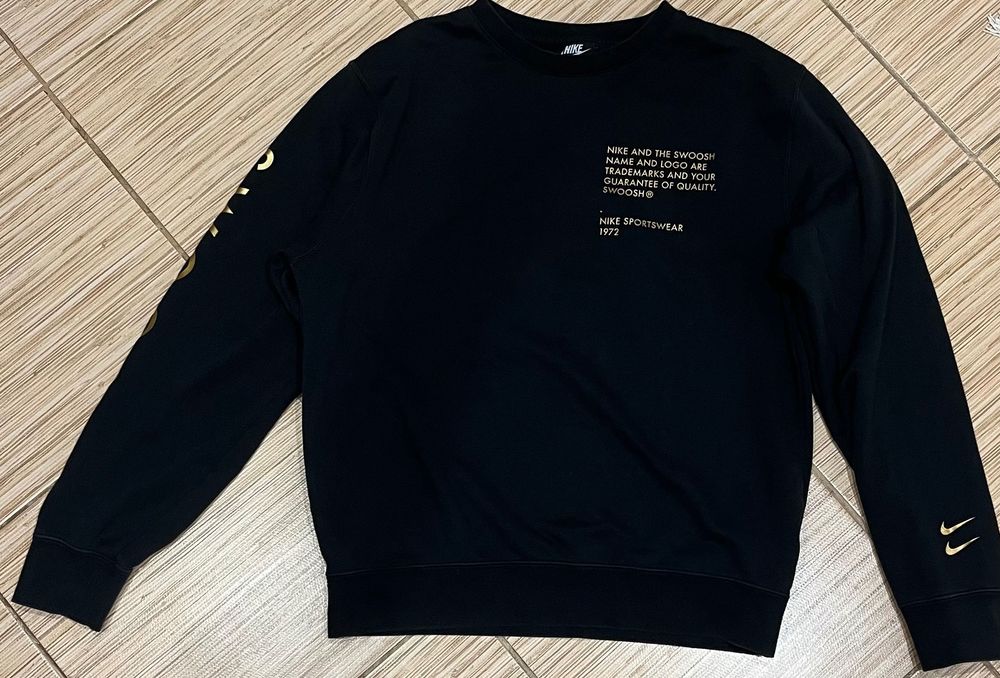 Чорний світшот від бренду Nike