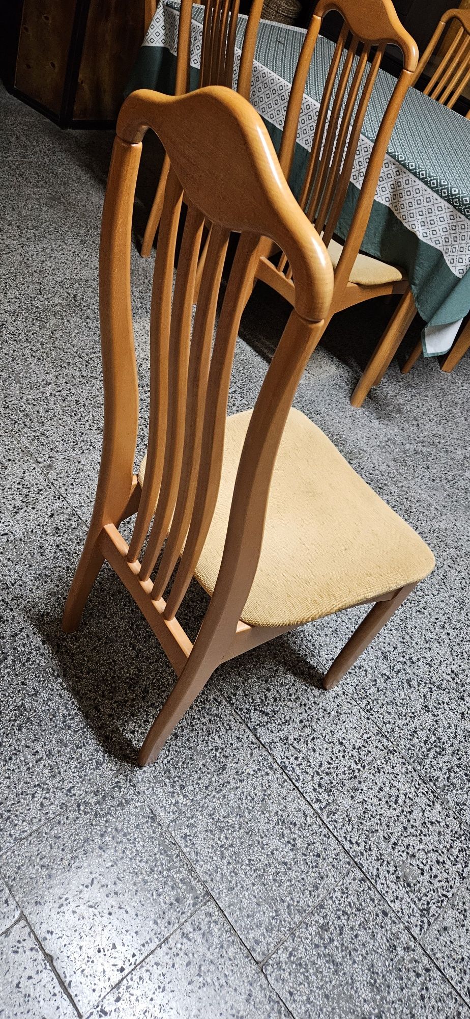 Stół rozkładany z 6 krzesłami