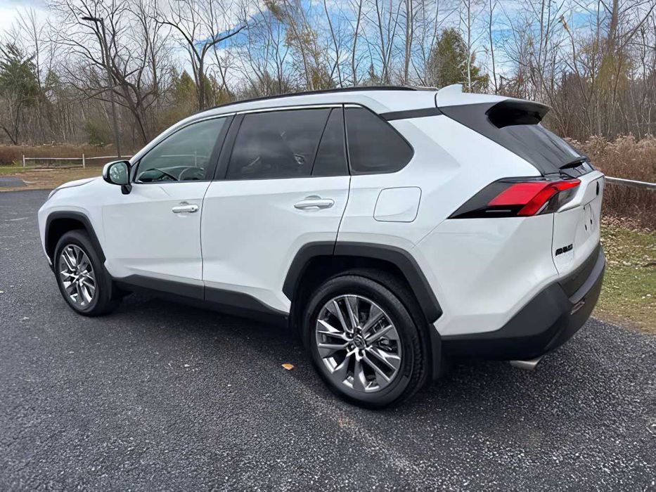 Toyota RAV4      2023