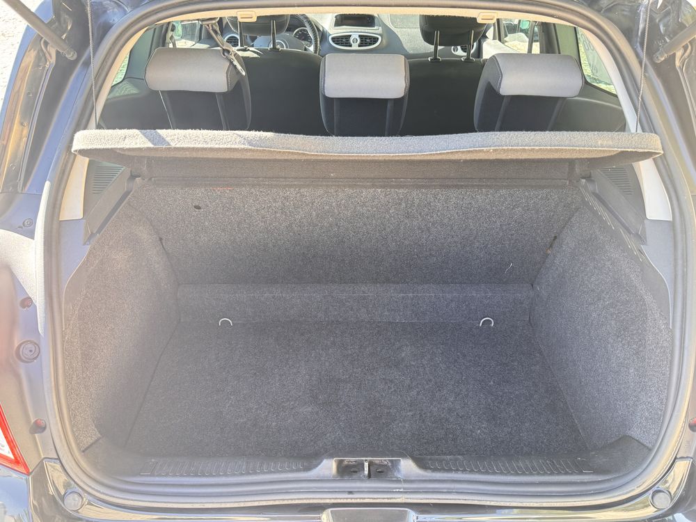 Renault Clio Bem estimado de Dezembro 2011